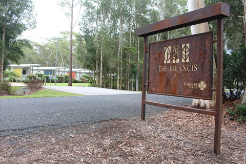 The Francis Retreat - Bonny Hills - Dalby Accommodation 0