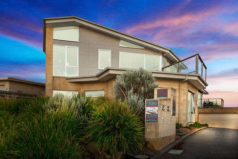 Tides Apartments Port Fairy - Dalby Accommodation 1