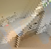 Tinnies at Back Creek Vineyard - Dalby Accommodation