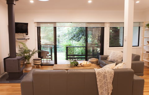 Tyntynder Garden Cottage 3 - Dalby Accommodation 1
