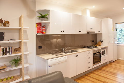 Tyntynder Garden Cottage 3 - Dalby Accommodation 2