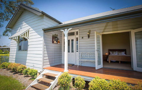 Wine Country Cottage - Dalby Accommodation 0