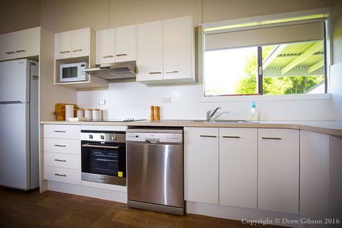 Wine Country Cottage - Dalby Accommodation 2