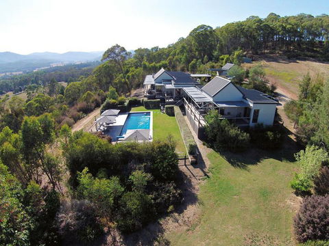 215 Mt Buffalo Retreat - Dalby Accommodation 0