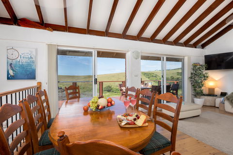 Absolute Oceanfront Cottage - Dalby Accommodation 2