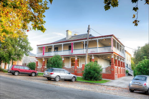 Athelstane House - Dalby Accommodation 0