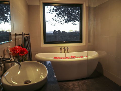 Ballachulish Farm Stay - Dalby Accommodation 0