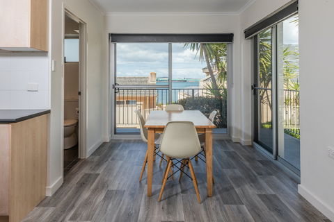 Bay 10 - Port Lincoln - Dalby Accommodation 2