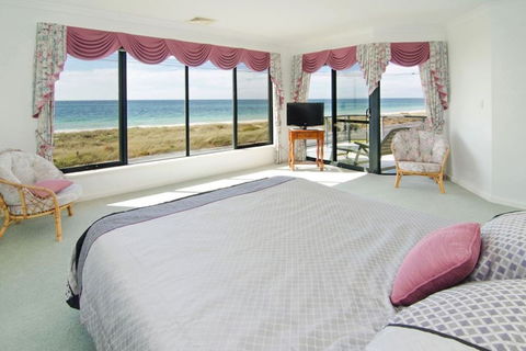 Bayside Beauty - Dalby Accommodation 1