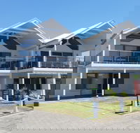 Beachcomber Beachfront  Beach House At Port Elliot on Horseshoe Bay - Dalby Accommodation