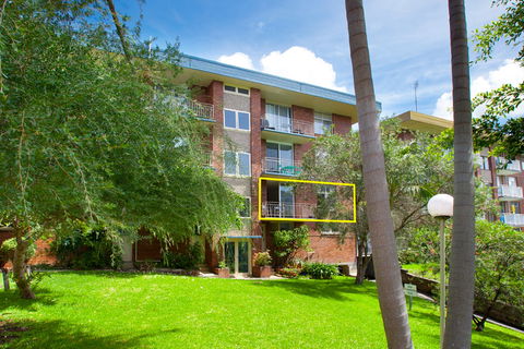 Bikini - Dalby Accommodation 2