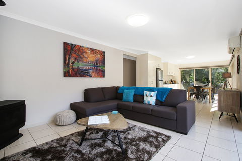 Bright Delight - Dalby Accommodation 0