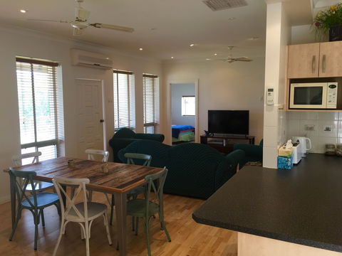 Carry Getaway - Dalby Accommodation 2