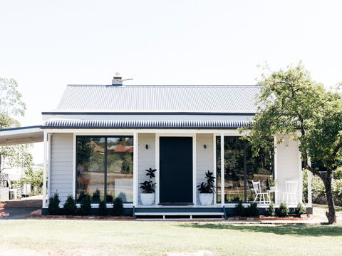 Chic Country Cottage With Vineyard Views - Dalby Accommodation 0