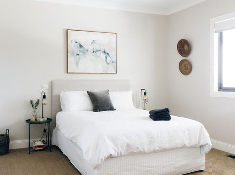 Chic Country Cottage With Vineyard Views - Dalby Accommodation 2