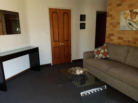 Cousins Motor Inn - Dalby Accommodation 2