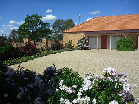 Fairways Bed And  Breakfast At Jerilderie - Dalby Accommodation 1