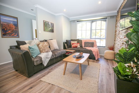 Fioras On Delany - Dalby Accommodation 1