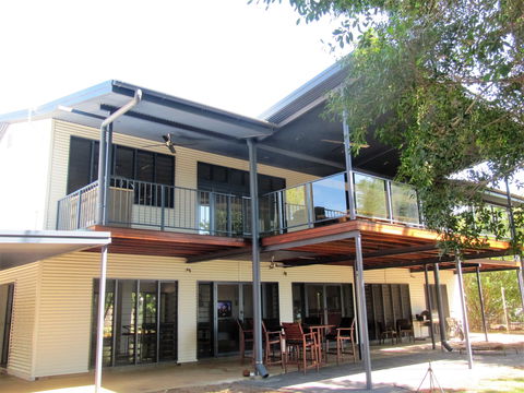 Golden Sands Retreat - Dalby Accommodation 0