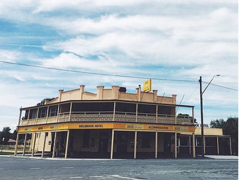 Holbrook Hotel - Dalby Accommodation 0