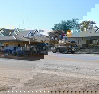 Lyndhurst Hotel Roadhouse Motel  Caravan Park - Dalby Accommodation