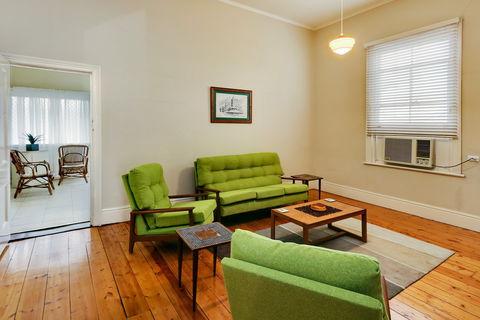 Maeville Cottage - Dalby Accommodation 2