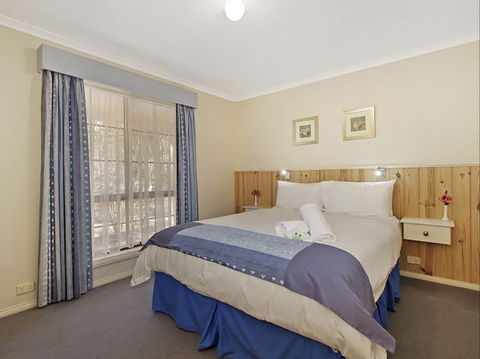 Oak Cottage - Tudor Village - Dalby Accommodation 0