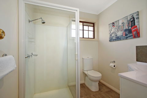 Oak Cottage - Tudor Village - Dalby Accommodation 1