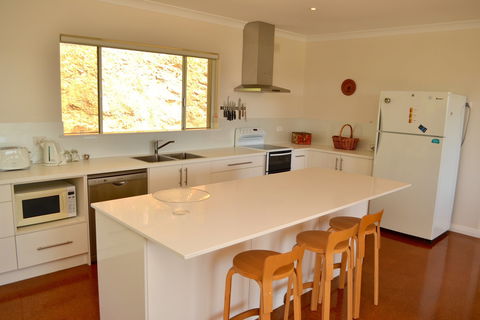 Pat And Ted's In The Piccadilly Valley - Dalby Accommodation 1