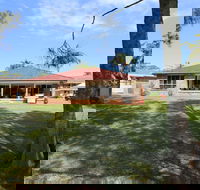 Ray of Sunshine-Waterfront Reserve - Dalby Accommodation