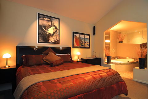 Riverview Rise Retreats - Dalby Accommodation 1
