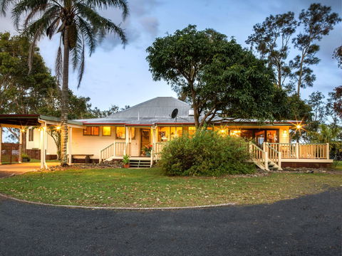Riverside Holiday Retreat Yamba - Dalby Accommodation 1