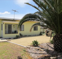 Seahorse Beach Shack - Dalby Accommodation