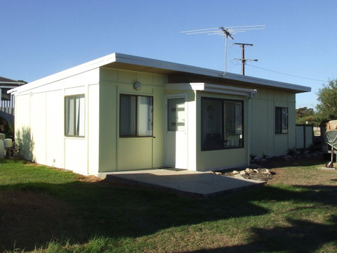 Seahorse Beach Shack - Dalby Accommodation 2