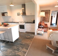 Sisters Beach House - Dalby Accommodation
