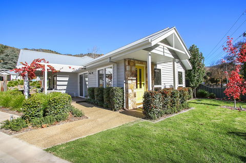 Summer Home - Our Place At Bright - Dalby Accommodation 0