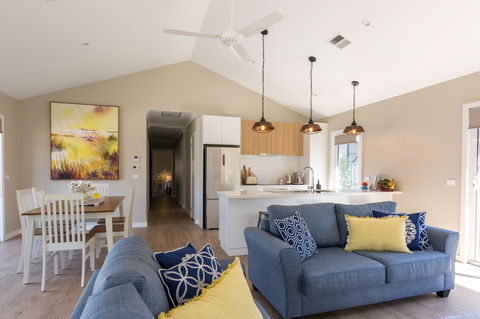 Summer Home - Our Place At Bright - Dalby Accommodation 2
