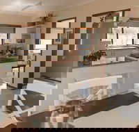 Taranaki Beach Unit - Dalby Accommodation