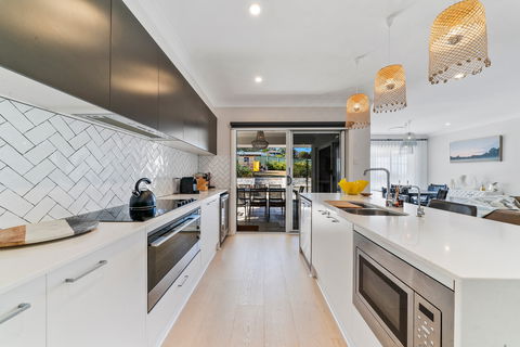 The Nest  Wrights Beach - Dalby Accommodation 1