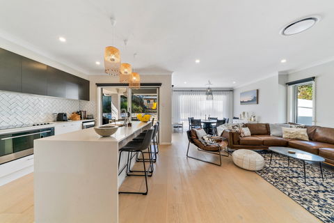 The Nest  Wrights Beach - Dalby Accommodation 2