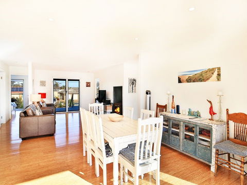 The Palings: Pet Friendly Holiday Home - Dalby Accommodation 2