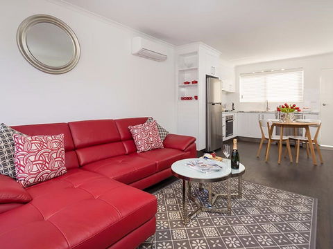 Understated Elegance - Affordable Luxury - Dalby Accommodation 0