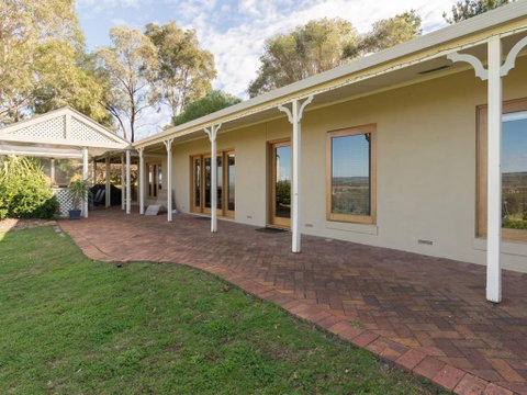 131 - Heart Of The Vale - Dalby Accommodation 1