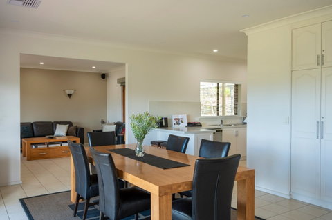 131 - Heart Of The Vale - Dalby Accommodation 2
