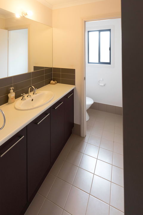 63 Marks Landing -River Shack Rentals - Dalby Accommodation 2