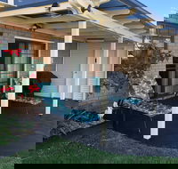 Absolute Waterfront Oasis - Dalby Accommodation