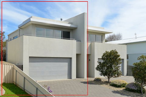 Alexander By The Sea - Dalby Accommodation 0