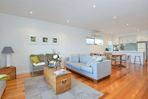 Alexander By The Sea - Dalby Accommodation 1