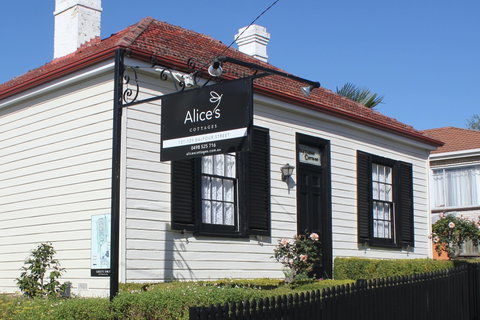 Alice's Cottages - Dalby Accommodation 0