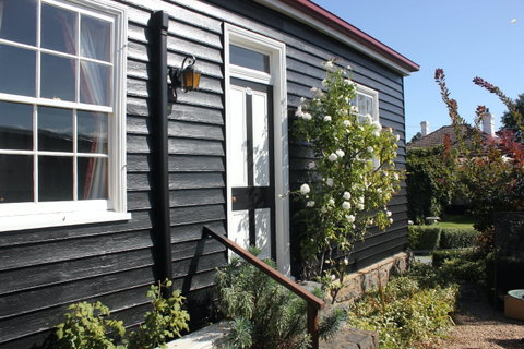 Alice's Cottages - Dalby Accommodation 1